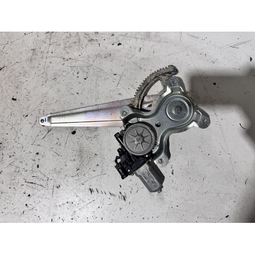 Mitsubishi Triton Right Rear Door Window Regulator MN 07/2006-04/2015