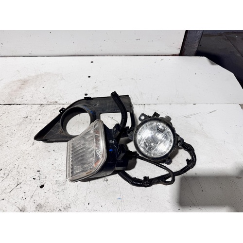 Mitsubishi Triton Right Bumper Foglight MR 11/2018-10/2023