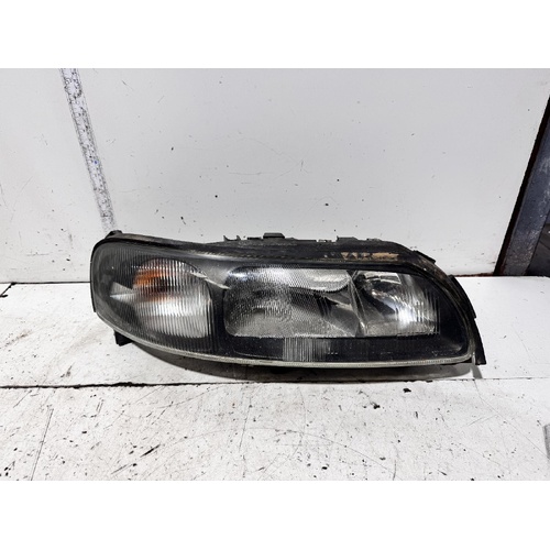 Volvo XC70 Right Head Light 04/2003-11/2007