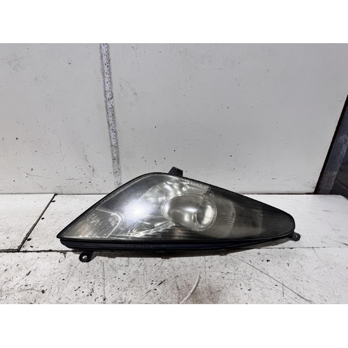 Toyota Celica Right Head Light ZZT231 11/1999-08/2002