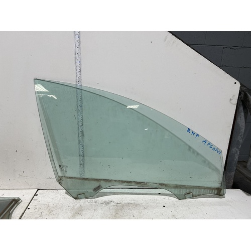 Holden Commodore Right Front Door Glass VF 05/2013-12/2017