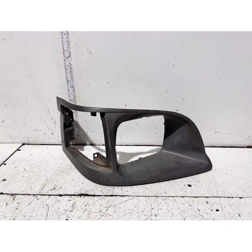 Toyota Hiace Right Headlight Surround RZH113 09/1998-12/2004
