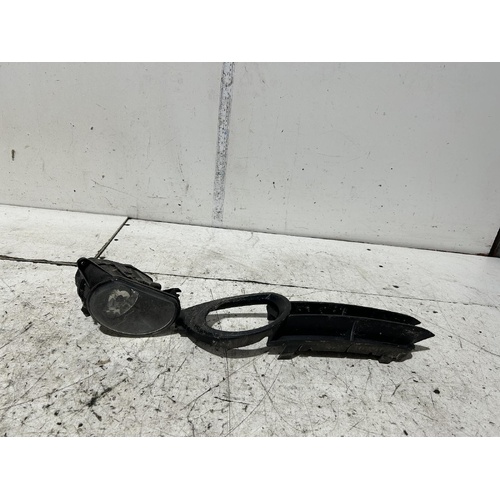 Adui A3 Right Bumper Foglight with Surround 8P 06/2004-04/2013