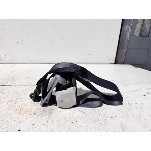 Toyota Spacia Left Rear 3rd Row Seat Belt SR40 02/1998-12/2001