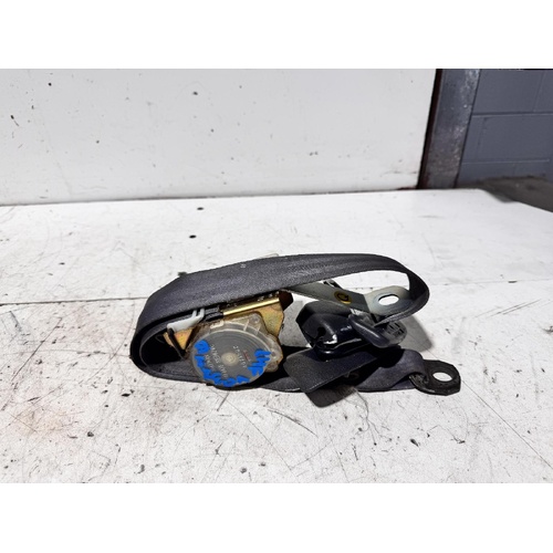 Toyota Hiace Left Front Seat Belt RZH113 07/1999-12/2004