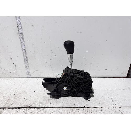 Toyota RAV4 Gear Stick / Shifter ZSA42 12/2012-12/2018