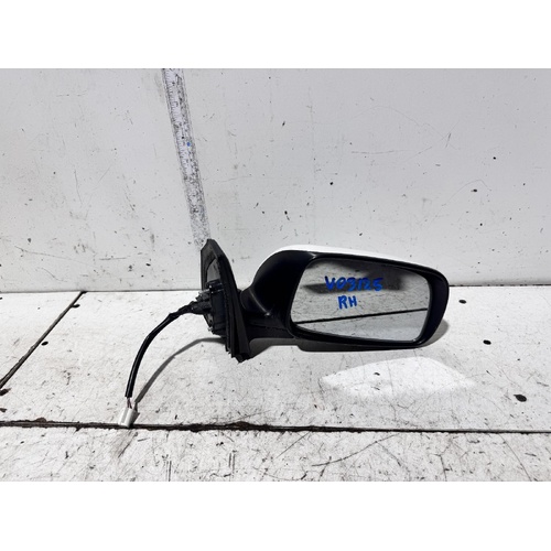 Toyota Corolla Right Door Mirror ZZE122 04/2004-06/2007