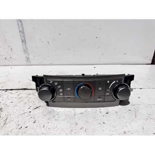 Toyota Kluger Front Heater Controls GSU45 05/2007-02/2014