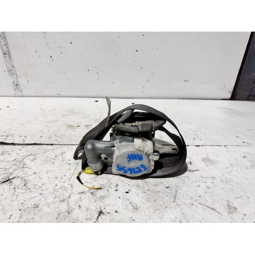 Toyota Kluger Right Front Seat Belt MCU28 01/2001-04/2007