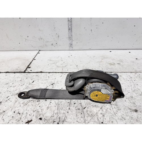 Toyota Kluger Right Front Seat Belt MCU28 01/2001-04/2007