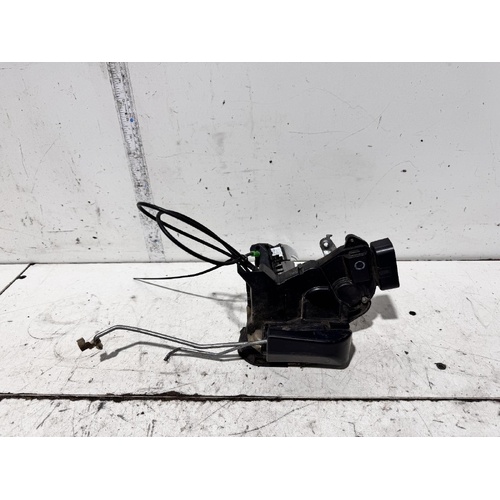 Toyota Kluger Right Front Door Lock Mechanism MCU28 01/2001-04/2007