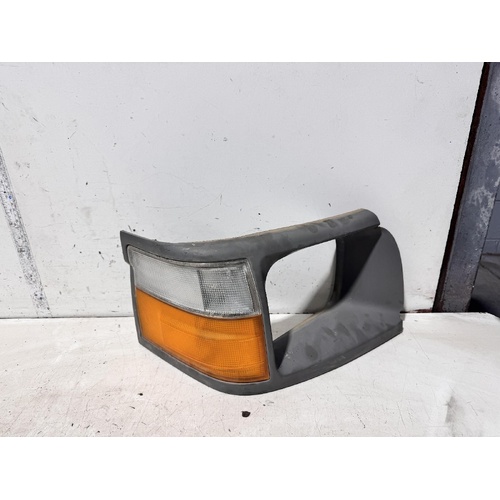 Toyota Hiace Right Corner Light RZH113 11/1989-12/2004