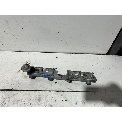 Toyota Hiace Fuel Injection Rail with x 4 Injectors RZH113 11/1989-12/2004