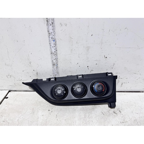 Toyota Corolla Heater Controls ZRE172 12/2013-06/2019