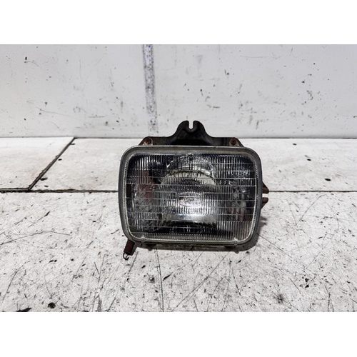Toyota Hilux Right Head Light LN65 08/1988-08/1997