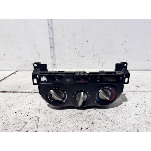 Toyota RAV4 Heater Controls ACA23 07/2003-10/2005