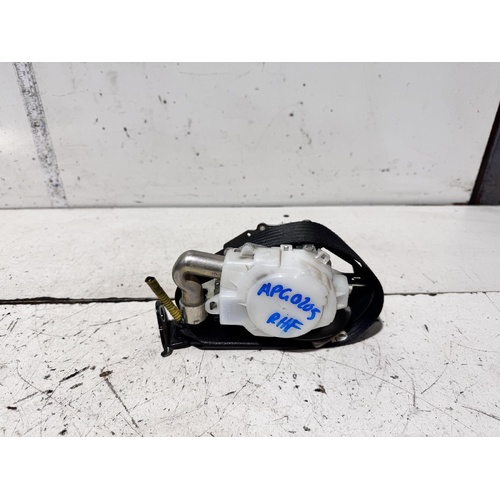 Toyota Kluger Right Front Seat Belt GSU40 07/2010-02/2014