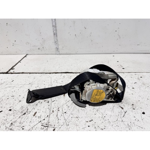 Toyota Kluger Left Front Seat Belt GSU40 07/2010-02/2014