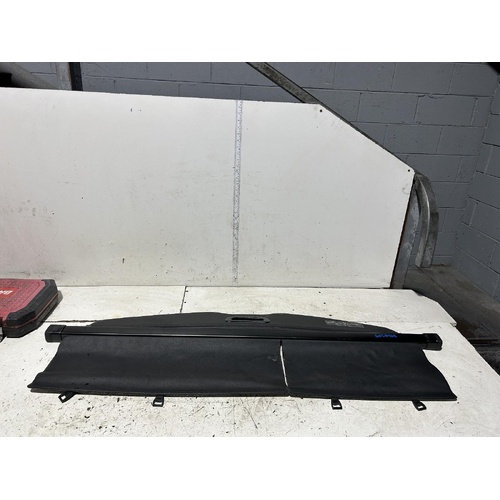 Toyota Kluger Cargo Blind GSU40 05/2007-02/2014