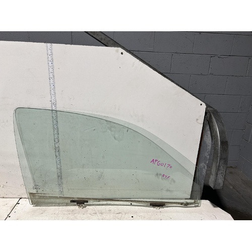 Toyota Hilux Right Front Door Glass TGN16 03/2005-08/2015