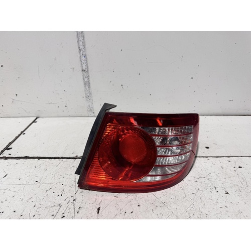 Hyundai Elantra Right Tail Light XD 10/2003-07/2006
