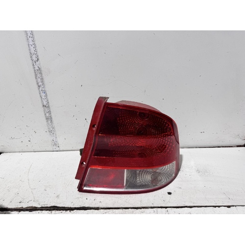 Daewoo Kalos Right Tail Light 03/2004-12/2004