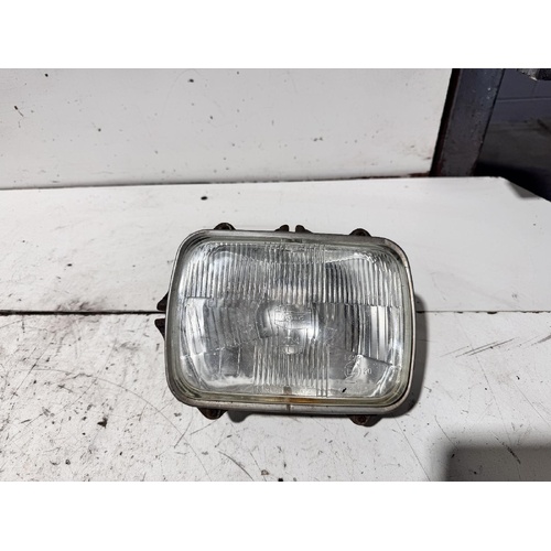 Toyota Hiace Right Head Light RZH103 11/1989-09/1998