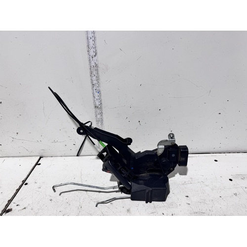Toyota RAV4 Right Front Door Lock Mechanism ACA23 07/2000-10/2005