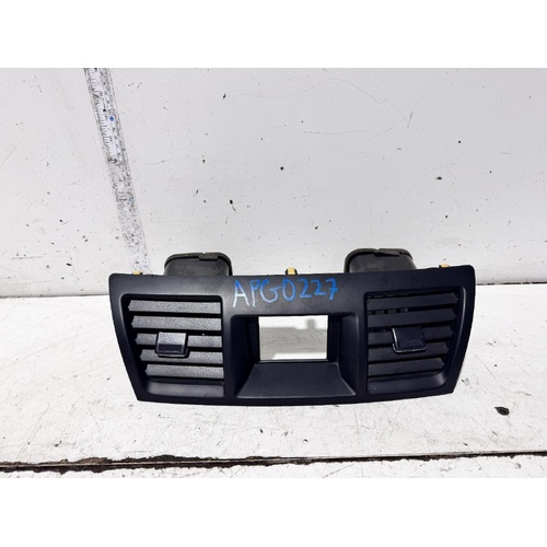 Toyota Kluger Dash Vents GSU45 05/2007-03/2014