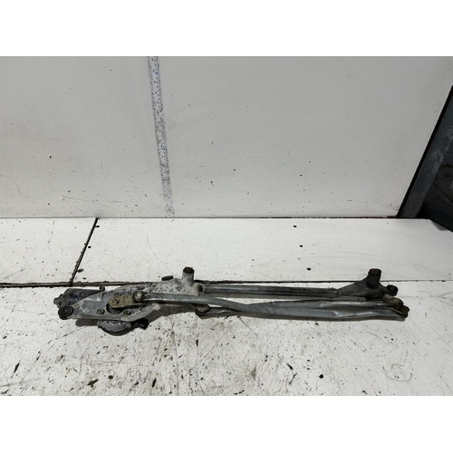 Toyota Celica Front Wiper Assembly ZZT231 11/1999-10/2005