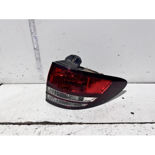 Toyota Estima Right Tail Light MCR30 2003-2006