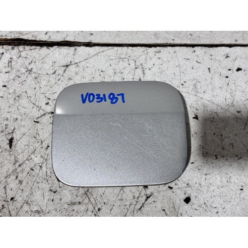 Lexus RX330 Fuel Door MCU38 04/2003-11/2008