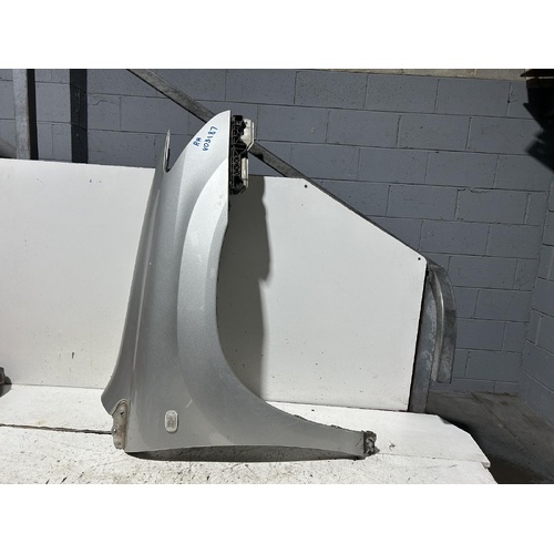 Lexus RX330 Right Guard MCU38 04/2003-11/2005