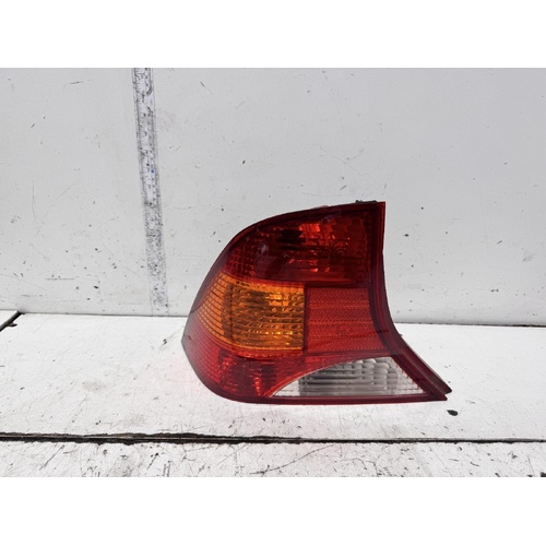 Ford Focus Left Tail Light LR 01/2001-06/2005