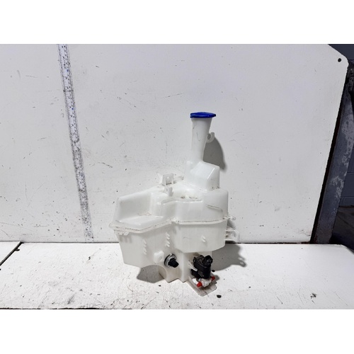 Hyundai I30 Washer Bottle PD 03/2017-12/2023