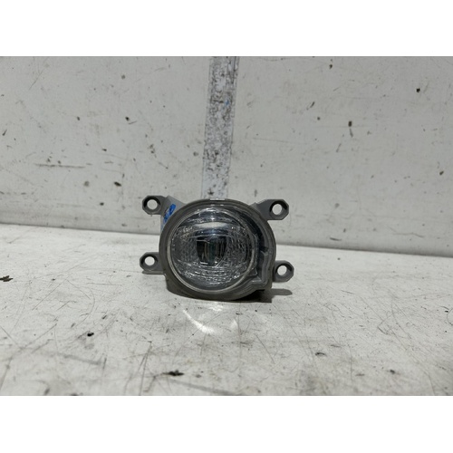 Toyota Hilux Right Bumper Foglight GUN126 10/2017-2025