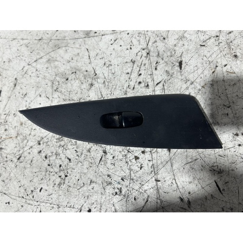 Nissan Pulsar Left Front Power Window Switch B17 12/2012-12/2017