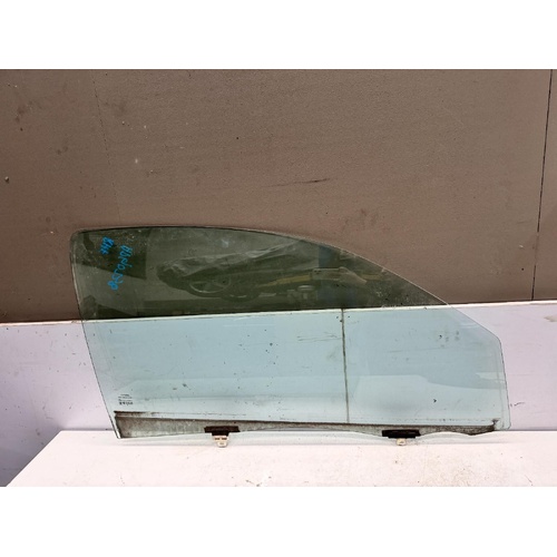 Toyota Hilux Right Front Door Window Glass TGN16 03/2005-08/2015