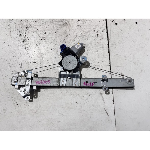 Nissan Pulsar Right Front Door Window Regulator B17 12/2012-12/2017