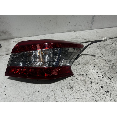 Nissan Pulsar Right Taillight B17 12/2012-12/2017