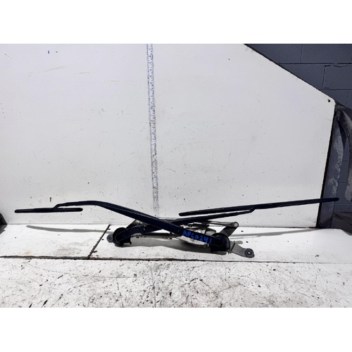 Toyota Corolla Front Wiper Assembly MZEA12 07/2018-10/2019