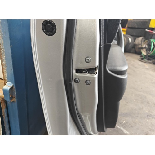 Toyota Kluger Left Front Door Lock Mechanism GSU45 07/2010-02/2014