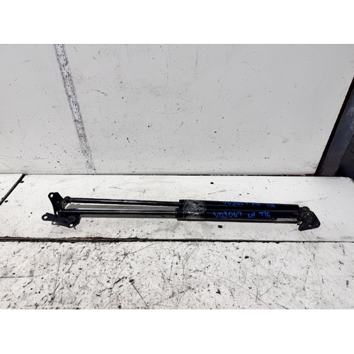 Toyota Hiace Tailgate Struts TRH201 01/2005-04/2019