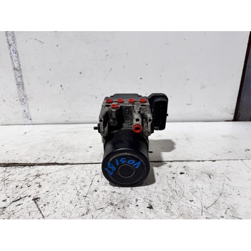 Lexus RX330 ABS Module MCU38 04/2003-11/2005