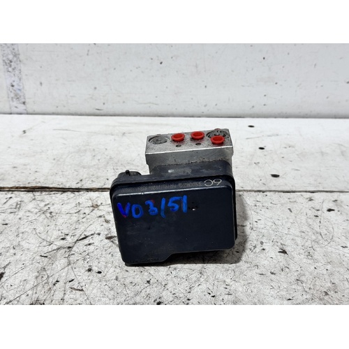 Toyota Hilux ABS Module KUN26 03/2005-08/2015