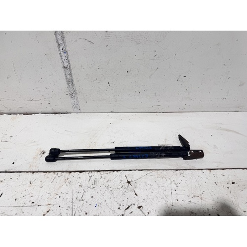 Mitsubishi 380 Bonnet Struts DB 09/2005-03/2008
