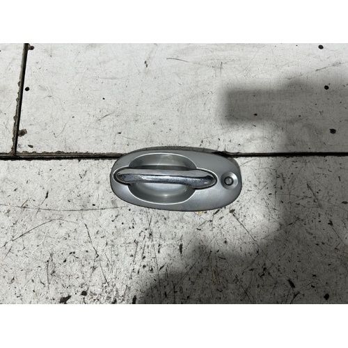 Kia Grand Carnival Right Front Outer Door Handle KV Series II 12/2001-09/2006