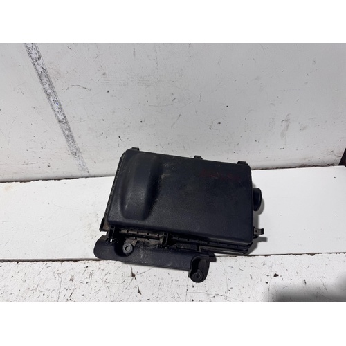 Toyota Prius Air Cleaner Box with Air Flow Meter NHW20 10/2003-04/2009