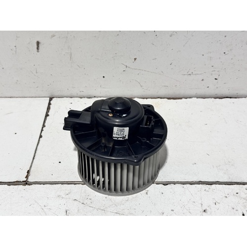Toyota Avalon Heater Fan Motor MCX10 07/2000-09/2003