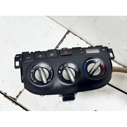 Toyota RAV4 Heater Controls ACA23 07/2003-10/2005